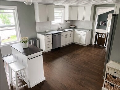 10 Schofield St, West Warwick, RI 02893 - photo 5