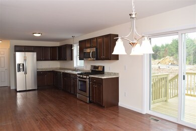 112 Millers Farm Dr, Rochester, NH 03868 - photo 4