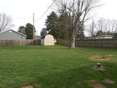 1570 N Court St, Circleville, OH 43113 - photo 3