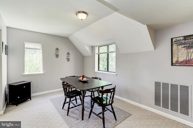 1621 Parkcrest Cir unit 300, Reston, VA 20190 - photo 6