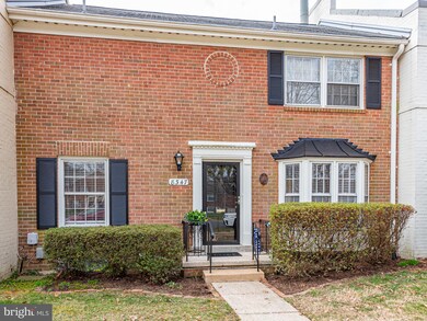 8347 Forrester Blvd, Springfield, VA 22152 - photo 2