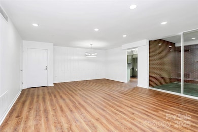 Queens Tower Condominium unit 405, Charlotte, NC 28207 - photo 7