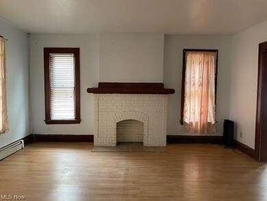 Living room/fireplace