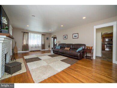 209 Hazel Ave, Folsom, PA 19033 - photo 5