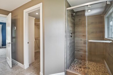 06_3892SnowRoad_13_PrimaryBathroom_LowRe