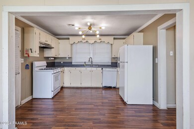 905 St Charles 6