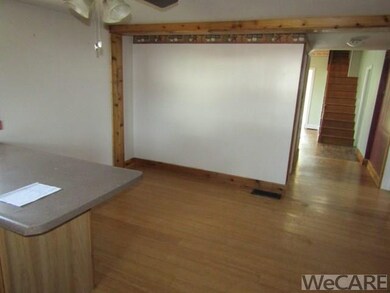 502 E Benton St, Wapakoneta, OH 45895 - photo 3