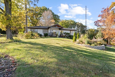 400 Crestview Rd, Fox River Grove, IL 60021 - photo 2