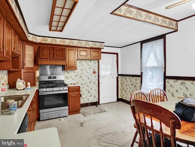 201 Upland Ave, Reading, PA 19611 - photo 7