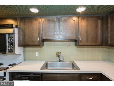 10512 Valley Forge Cir, King of Prussia, PA 19406 - photo 6