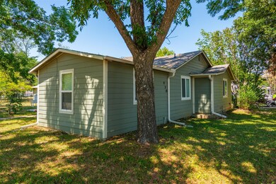 930 Poindexter Ave, Cleburne, TX 76033 - photo 3