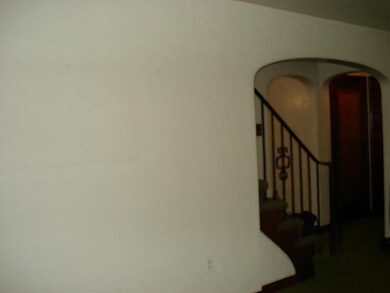 Entry/Foyer.