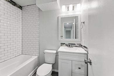 Full bath with vanity, toilet, and washtub / show