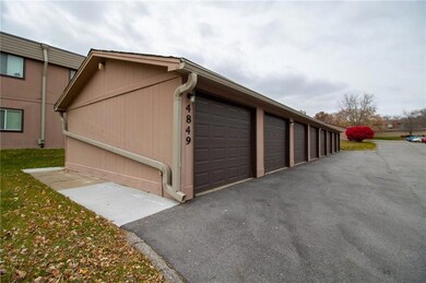 4849 Woodland Ave unit 4, West Des Moines, IA 50266 - photo 2