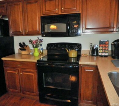 4545 Bank Cir, Whitehall, PA 18052 - photo 5