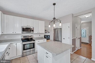 9653 Overton Dr, Laurel, MD 20723 - photo 5