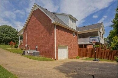 This is the other side, that has a 1 car Garage and lots of basement space