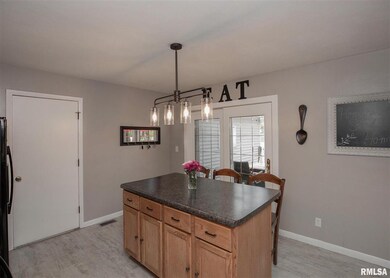 4126 Warren St, Davenport, IA 52806 - photo 3