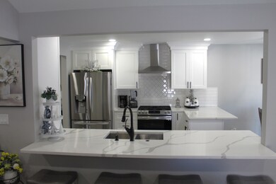 908 Glenmore Ln, Elgin, IL 60124 - photo 6