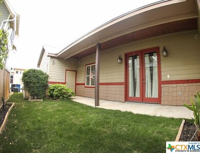 Beautiful sideyard