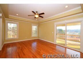HARDWOOD IN MASTER BD