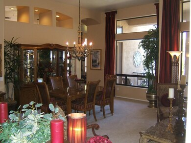 SPACIOUS DINNING AREA