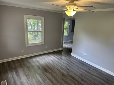 902 Adams Dr, Shelbyville, TN 37160 - photo 4