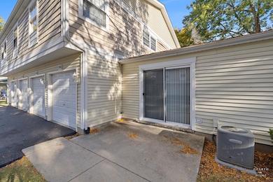 1208 Quincy Ct unit 11, Wheeling, IL 60090 - photo 3