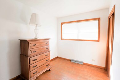 2000 W Dugdale Rd, Waukegan, IL 60085 - photo 4