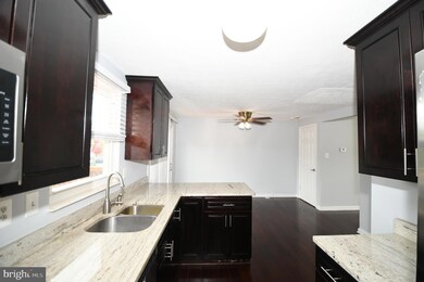 19542 Twinflower Cir, Germantown, MD 20876 - photo 7