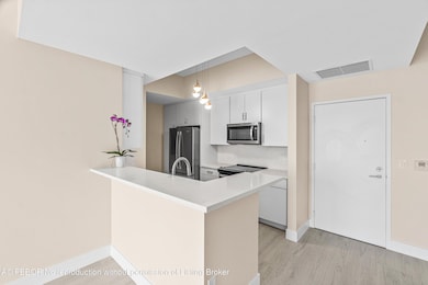 002-1550NorthFlaglerDrive-Penthouse3-Wes