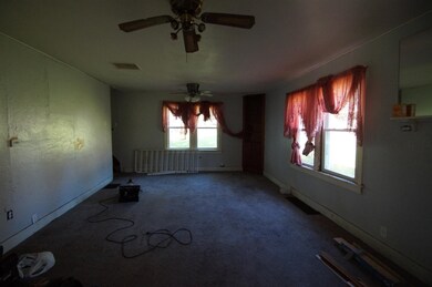 469 W 24th St N, Newton, IA 50208 - photo 2