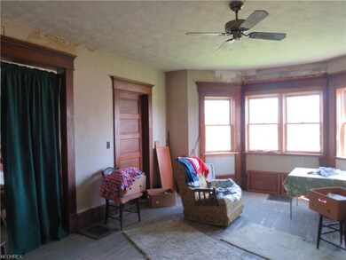 Newer windows, but need to work on the trim detail