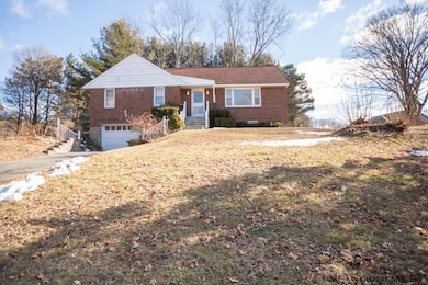 4 Sitzmark Ln, Rensselaer, NY 12144 - photo 2