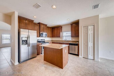 Keystone C-small-004-4-Kitchen-666x445-7