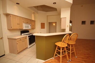 Kitchen & Breakfast Bar