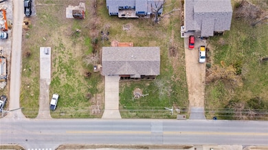 803 NW 2nd St, Bentonville, AR 72712 - photo 5