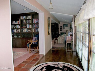 EntryGallery2