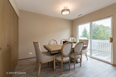 611 E Victoria Cir unit 22/6, North Aurora, IL 60542 - photo 5