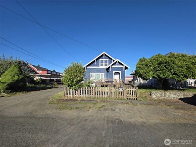 321 12th St, Raymond, WA 98577 - photo 2