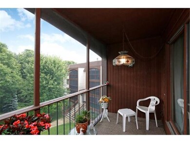 Relaxing screened in area with great view