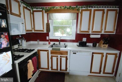 8706 Lagrange St, Lorton, VA 22079 - photo 5