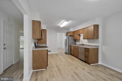 2061 Hopewood Dr, Falls Church, VA 22043 - photo 5