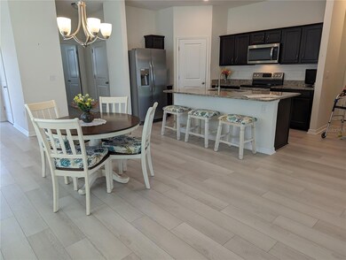 OPEN FLOOR PLAN, BREAFAST BAR