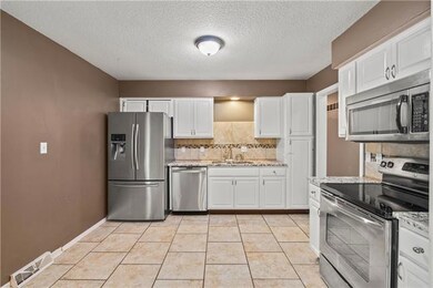 6221 Albervan St, Shawnee, KS 66216 - photo 4