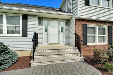 17 Carriage Ct Marlboro-large-007-116-Fr