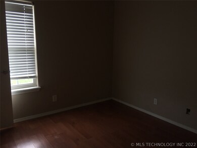 8 W Fairlane Place, Sapulpa, OK 74066 - photo 4