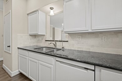NATURAL TILED BACKSPLASH AND UNDERMOUNT KITCHEN SI