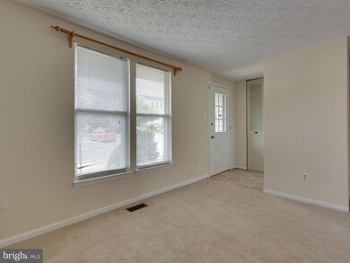 7419 Aspenpark Rd, Lorton, VA 22079 - photo 4
