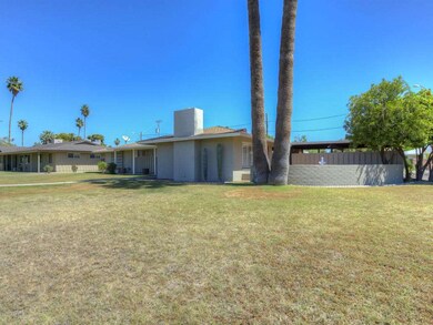 002_Large Front Yard